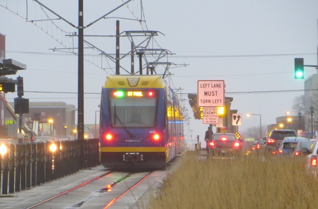 Green Line alignment in median of University Avenue. Photo: L. Henry.