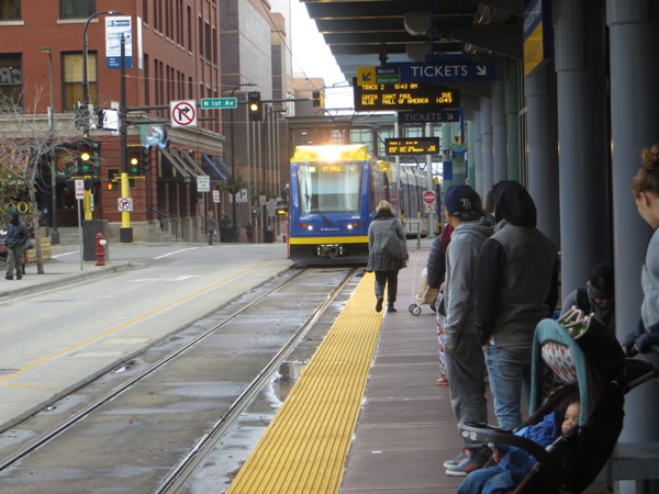 Passengers awaiting arrival of Green Line train at downtown Warehouse District/Hennepin Avenue station in 5th St. alignment. Photo: L. Henry.